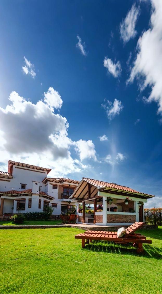 Casa De Las Flores บียาเดเลย์บา ภายนอก รูปภาพ