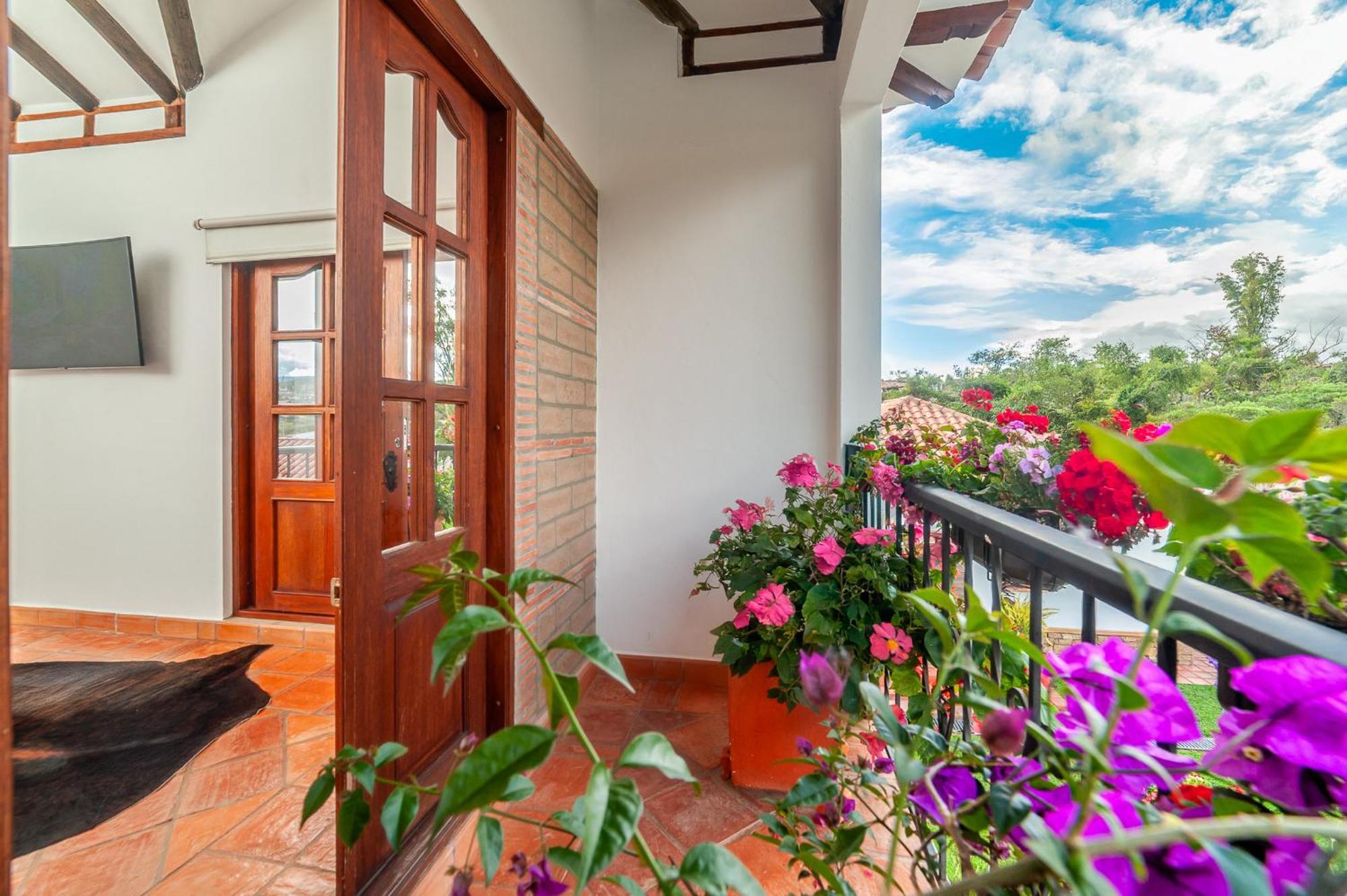 Casa De Las Flores บียาเดเลย์บา ภายนอก รูปภาพ
