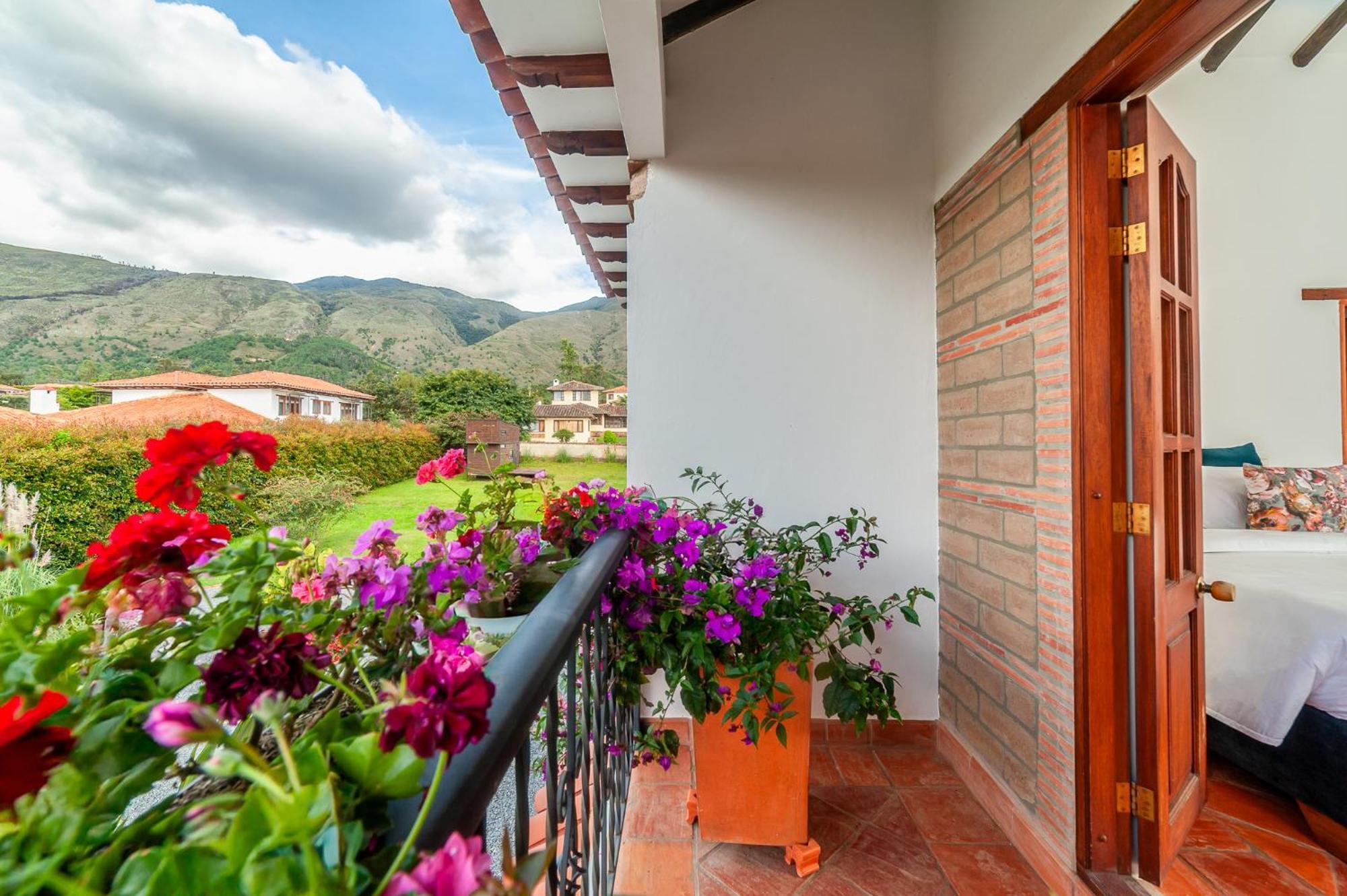Casa De Las Flores บียาเดเลย์บา ภายนอก รูปภาพ